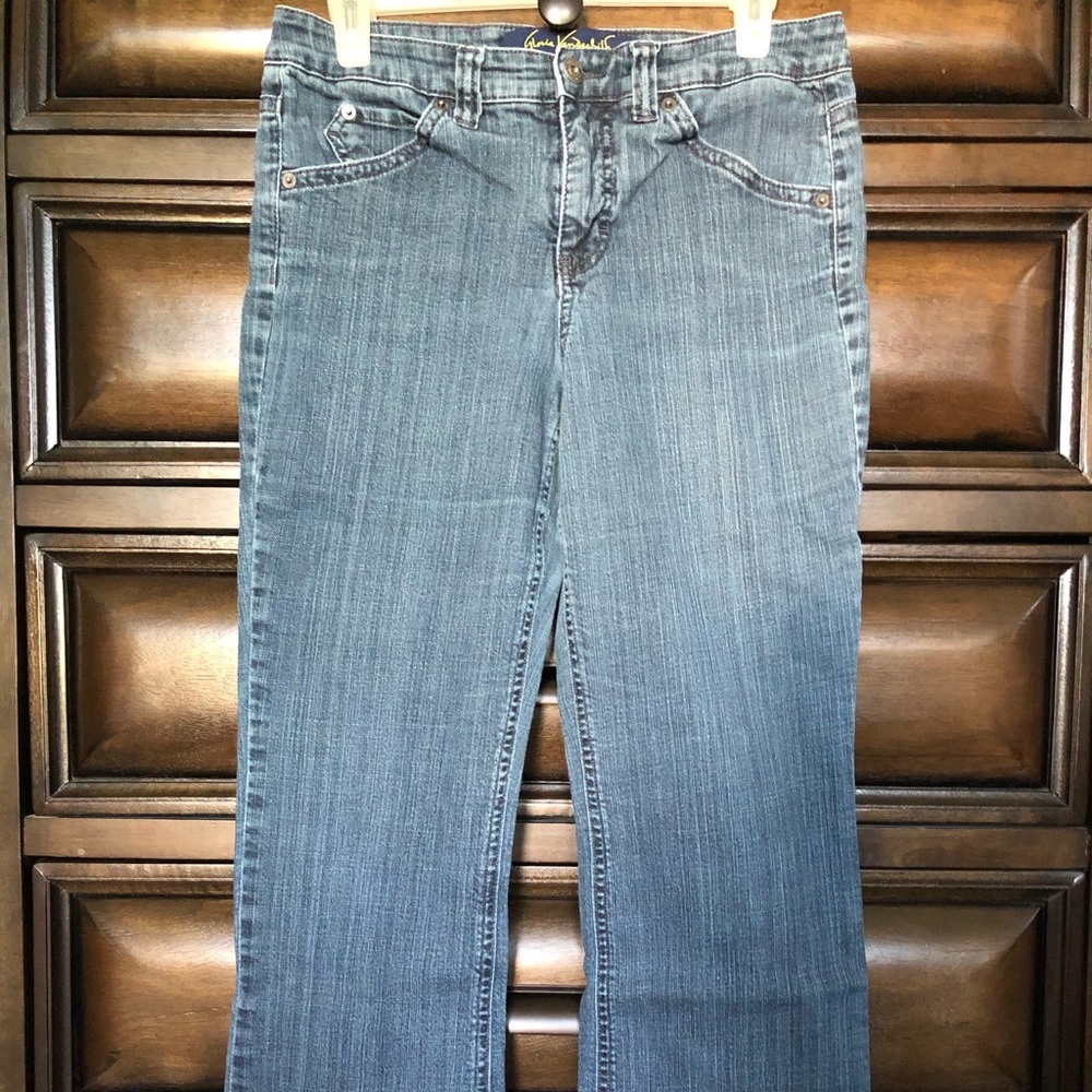 Gloria Vanderbilt woman jeans